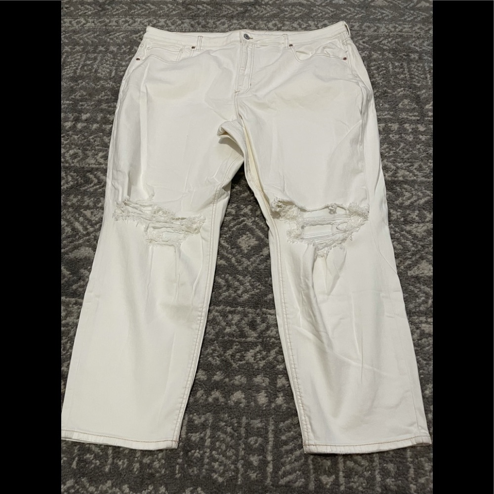 NWOT AE offwhite distressed mom jeans Sz 24